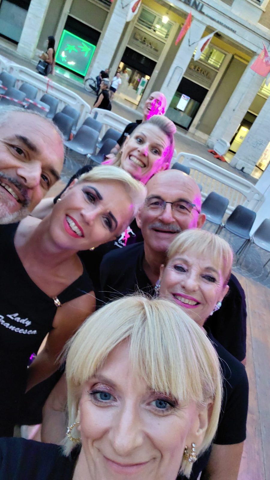 Gruppo di allievi della scuola con la maglia Lady Francesca